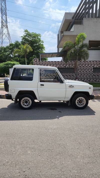 Daihatsu Rocky 1987