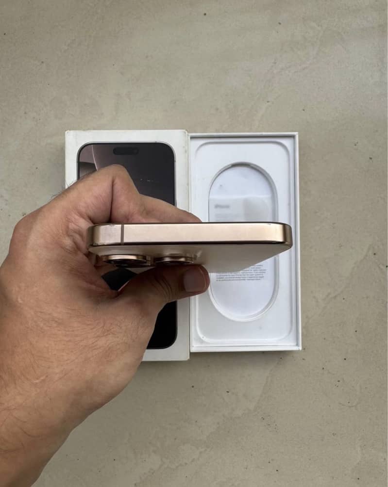 iPhone 16 pro max 0