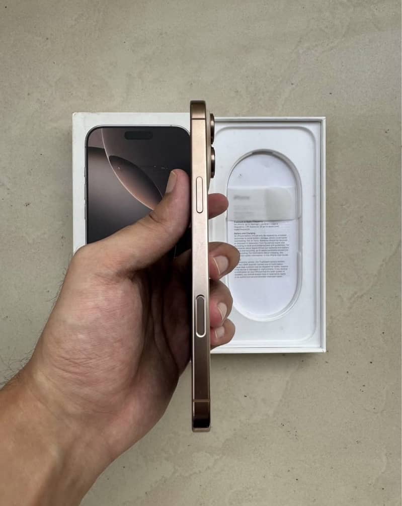 iPhone 16 pro max 1