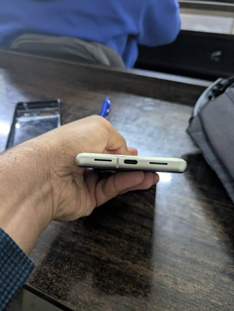 Google Pixel 7 4