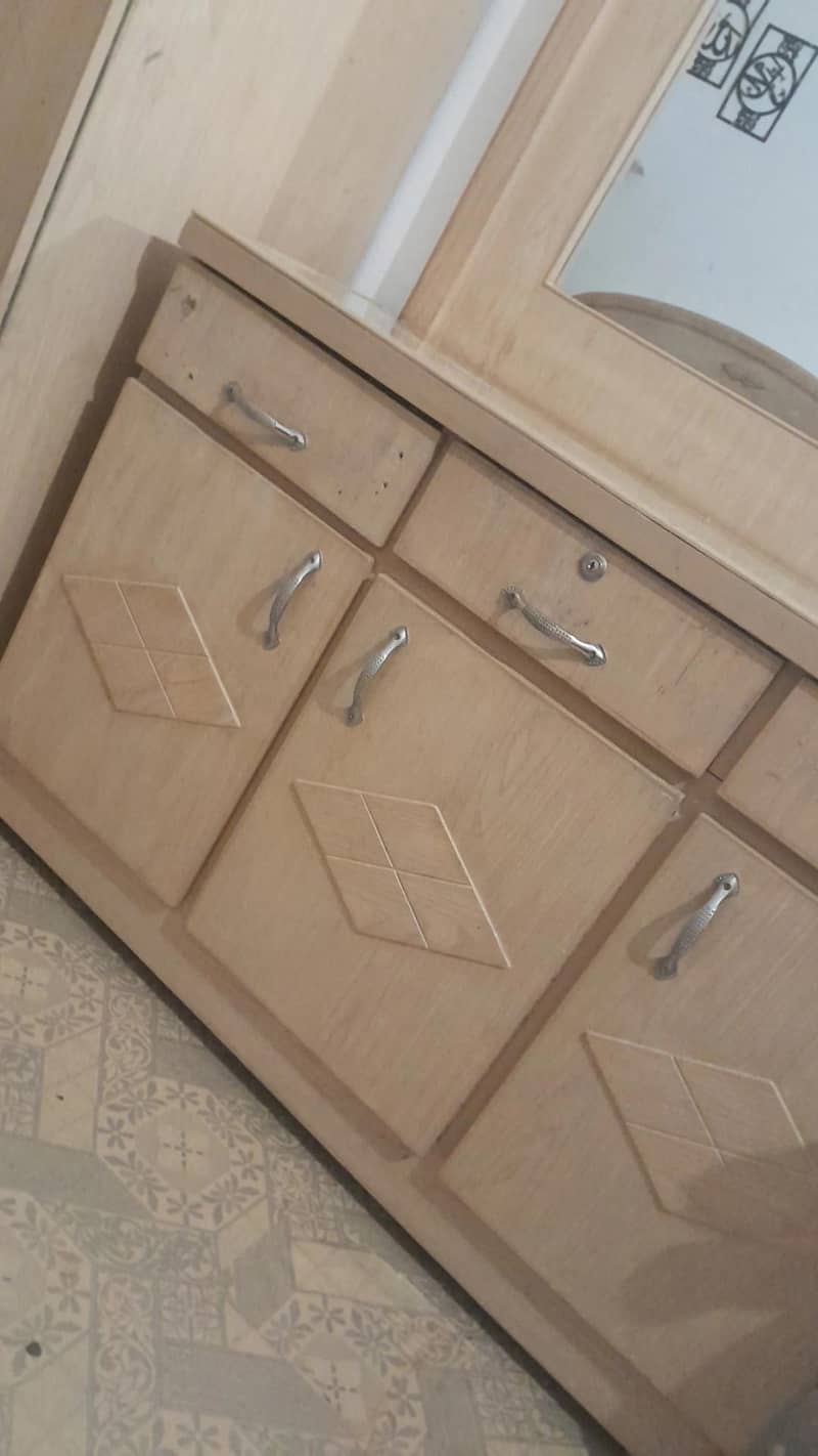 dressing table/ mirror 2