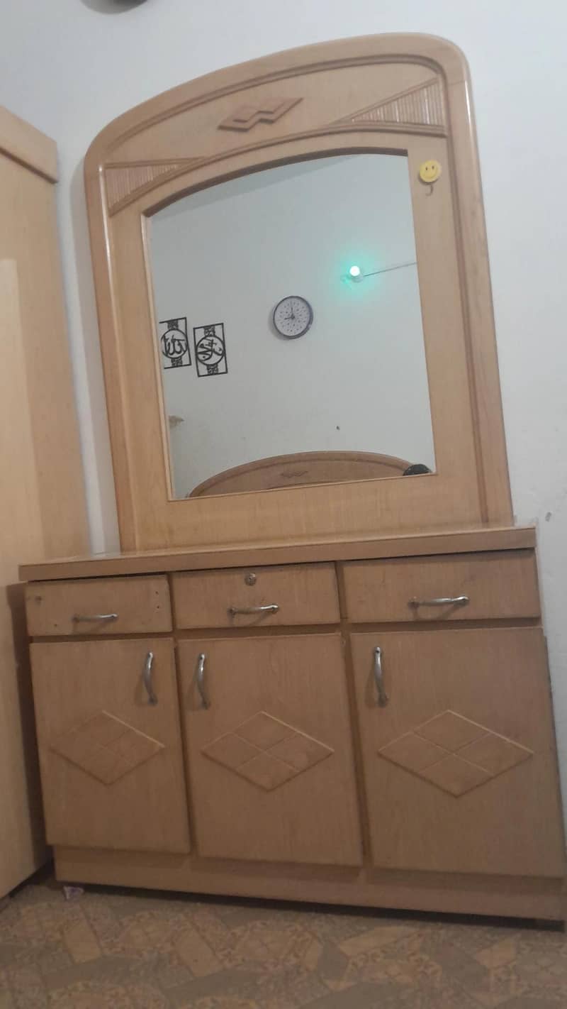 dressing table/ mirror 3