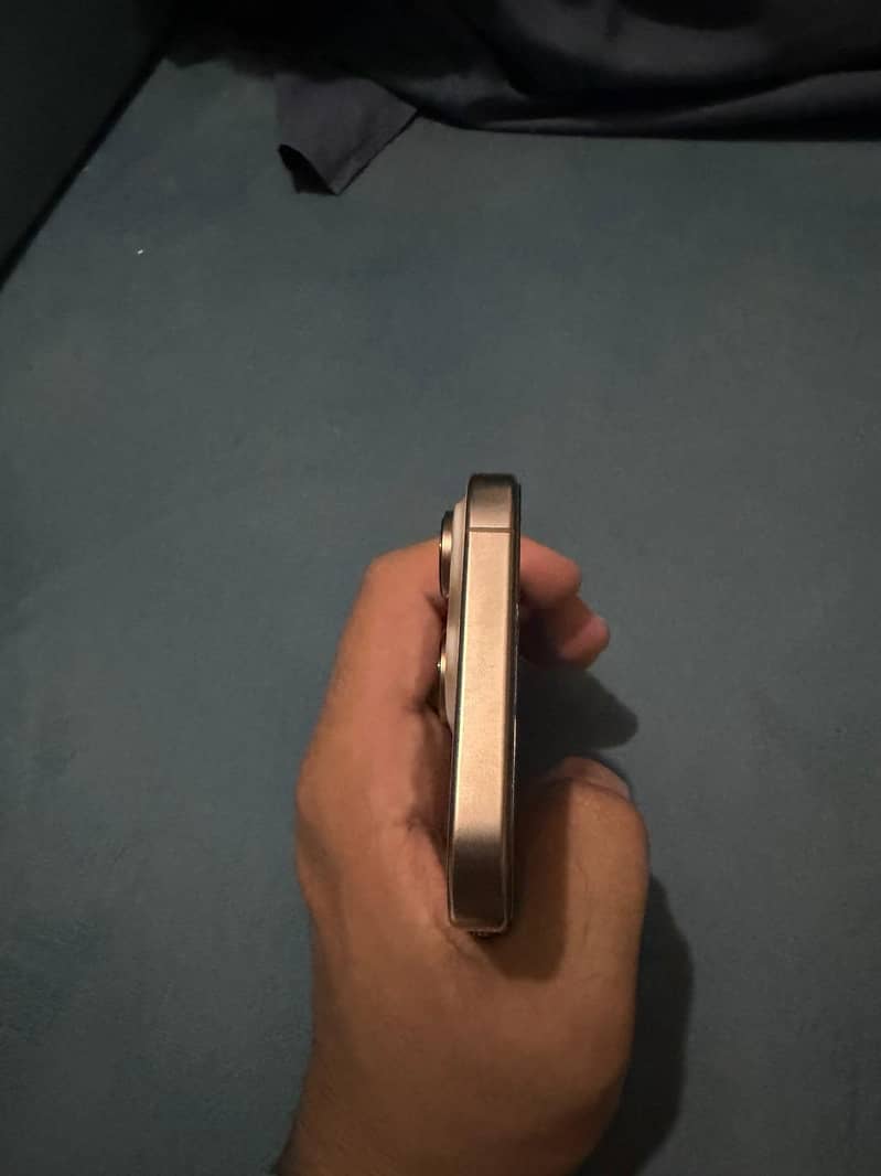 Apple iPhone 16 Pro 2