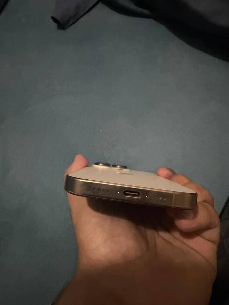 Apple iPhone 16 Pro 4
