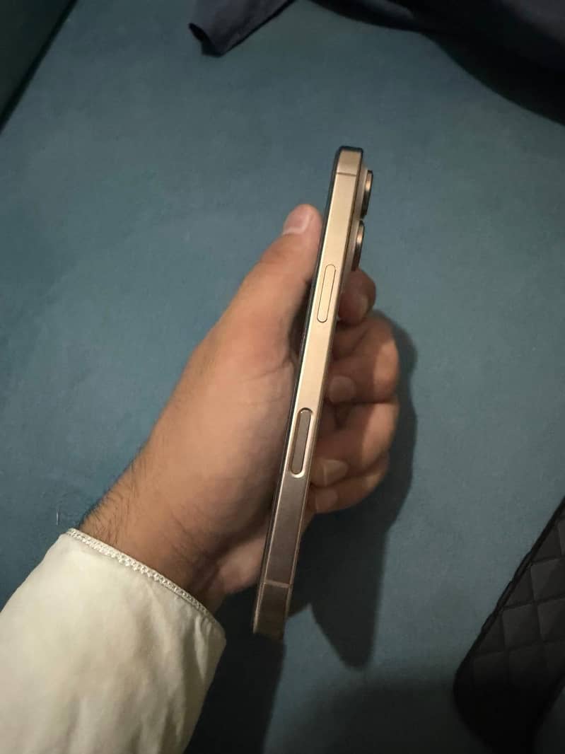Apple iPhone 16 Pro 5