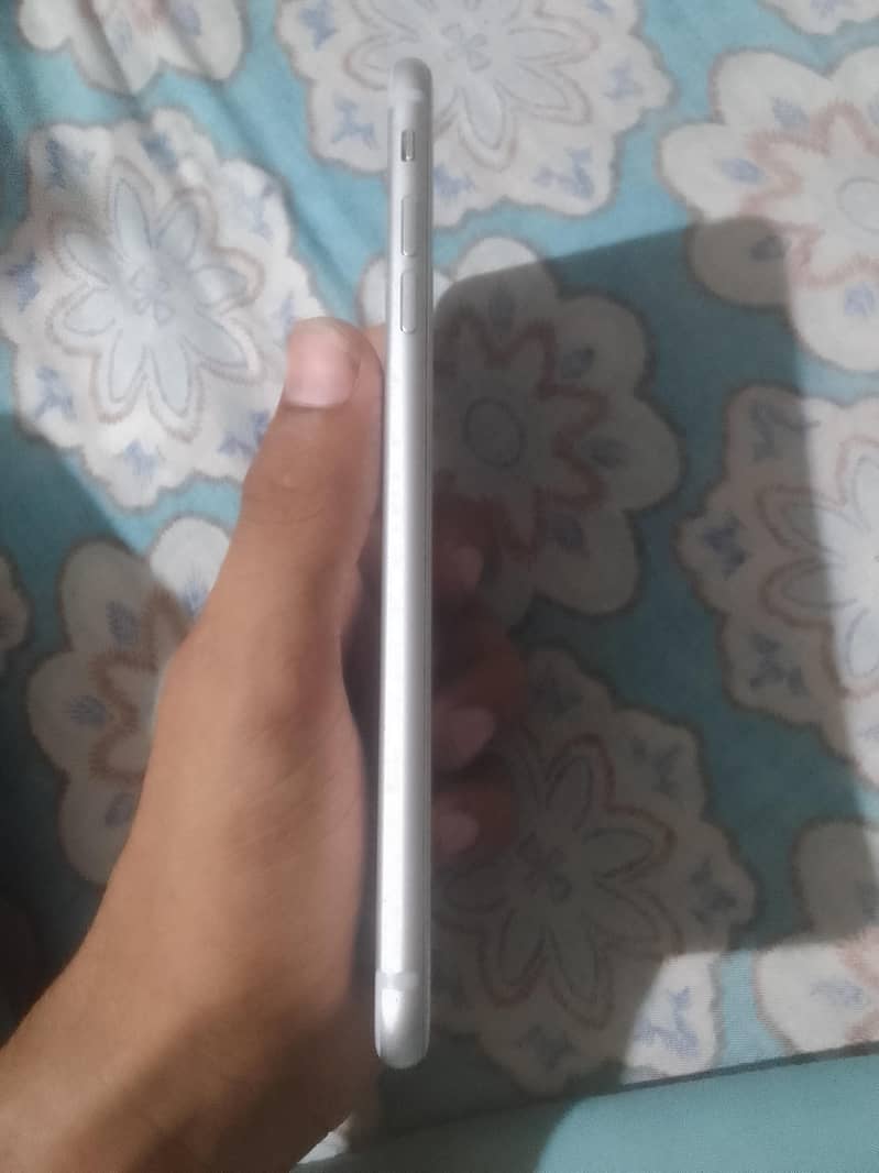 Apple iPhone 7 Plus 1