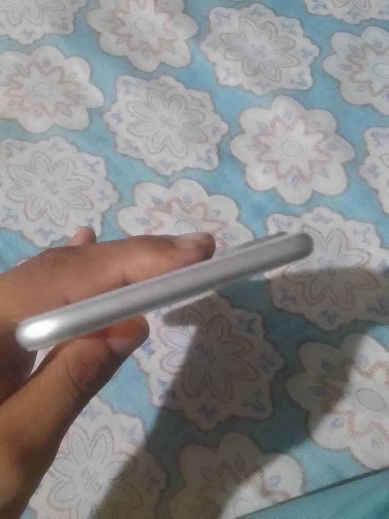 Apple iPhone 7 Plus 4
