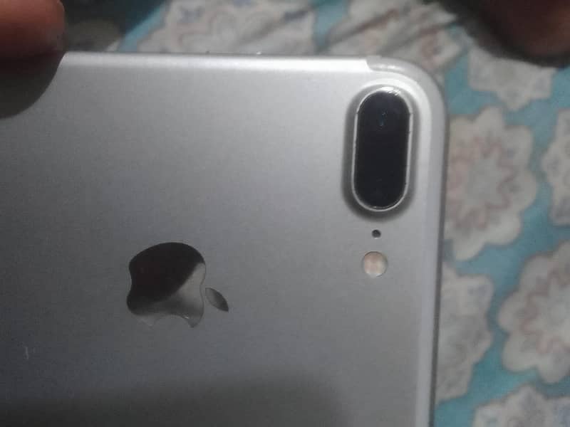 Apple iPhone 7 Plus 6