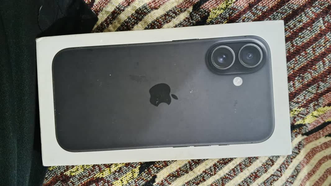 Apple iPhone 16 2