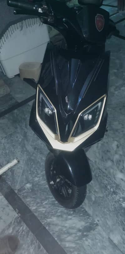 Electric scooty 4 month used applied for