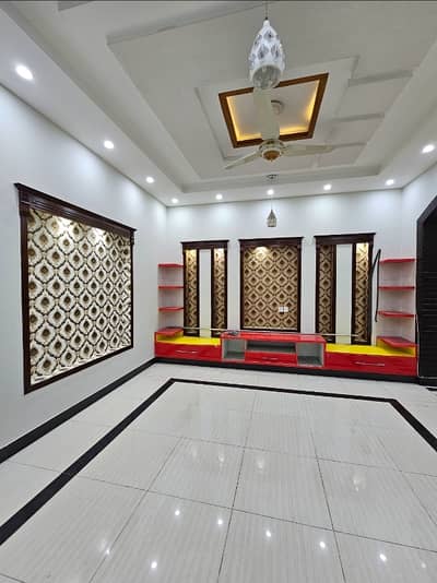 14 Marla Tile Flooring Upper Portion With Servant Quarter - Gas Electric Separate Parking G-13/3
