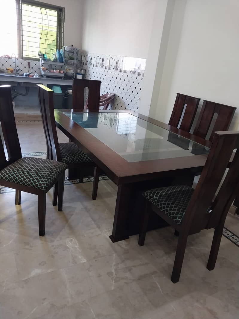 Dining Table Wth Chairs 0