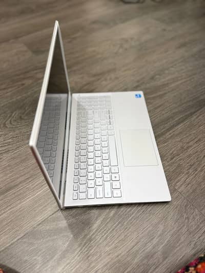 Dell Inspirion 5502 like Brand New