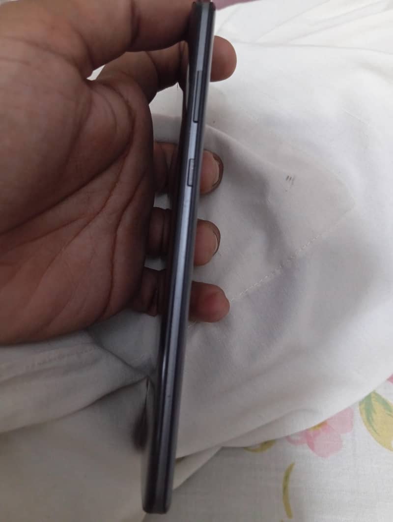 Sharp Aquos Zero 2 4