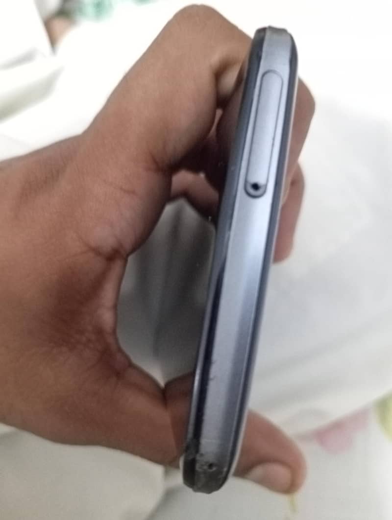 Sharp Aquos Zero 2 5