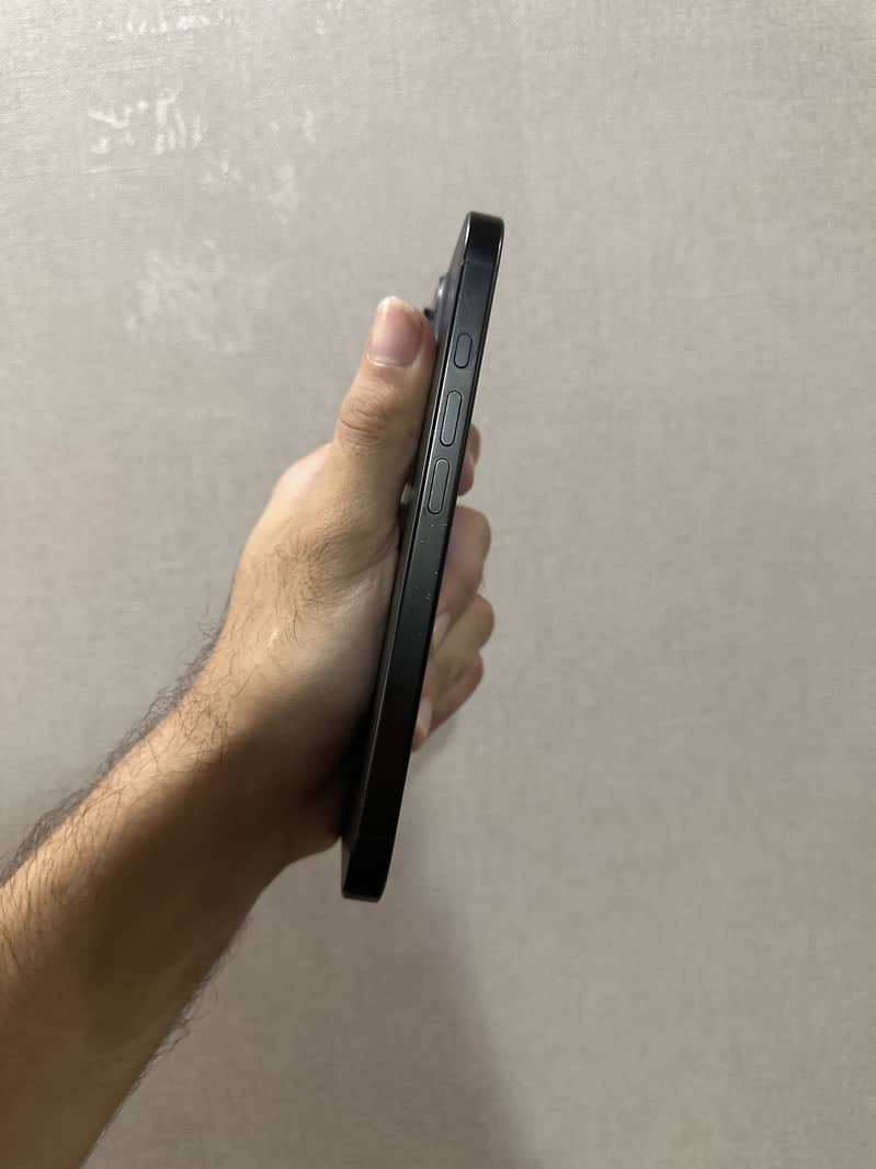 Apple iPhone 16 Pro 1