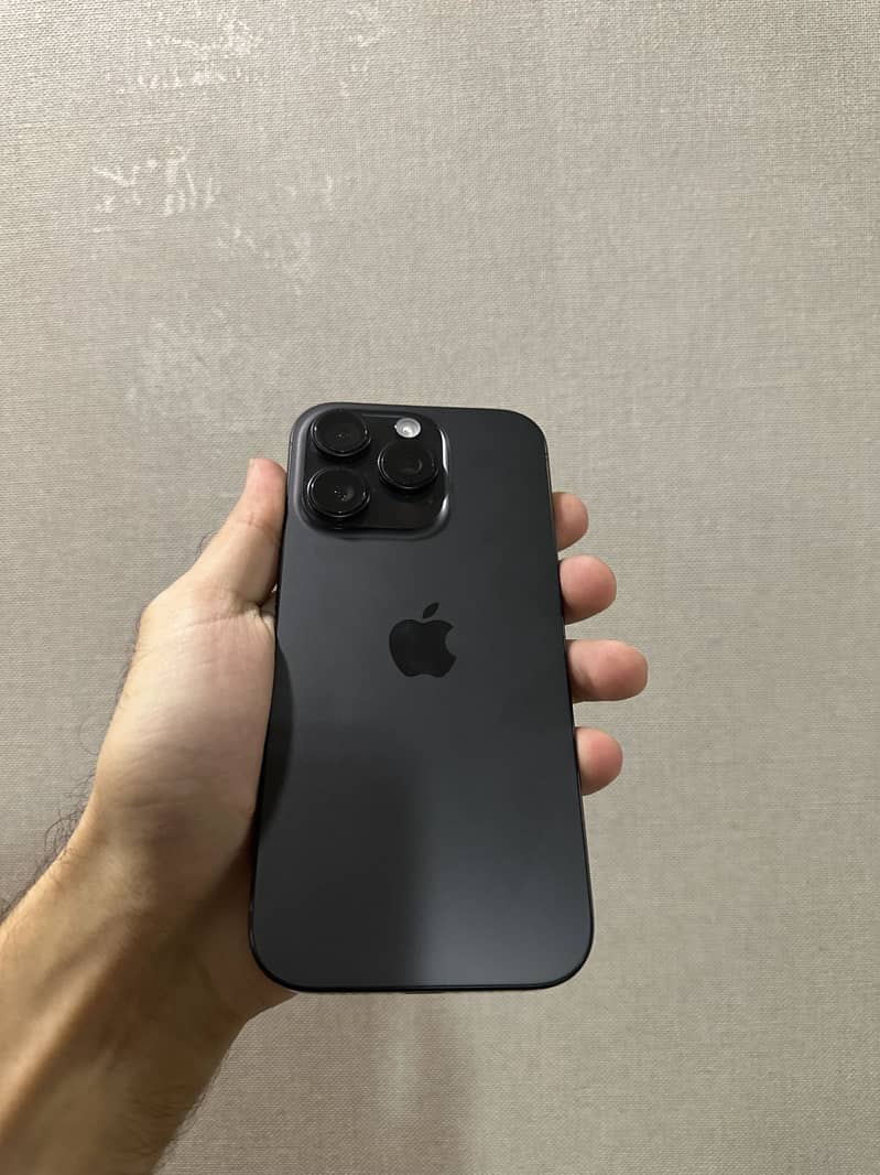 Apple iPhone 16 Pro 4