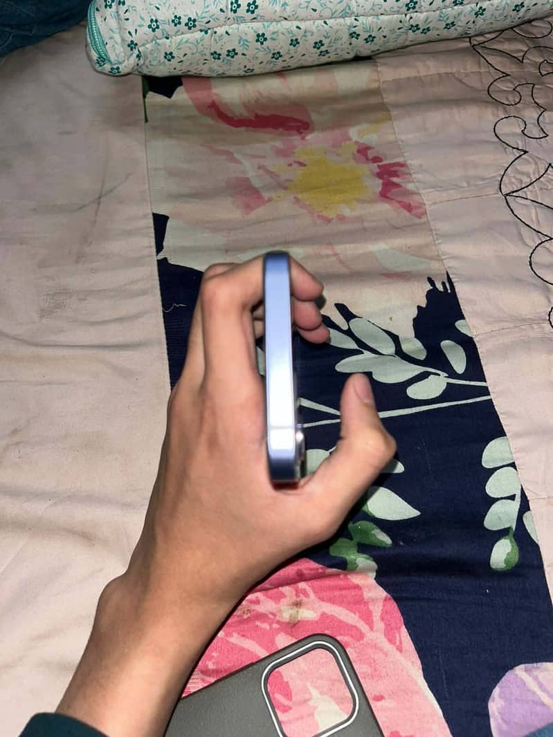 Apple iPhone 12 3