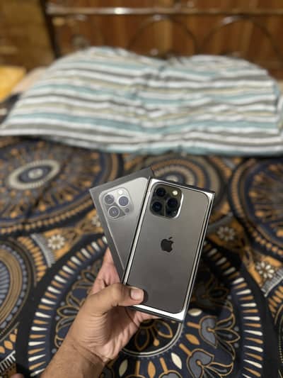 Apple iPhone 13 Pro ( 256 gb , 100% health with box 10/10 condition)