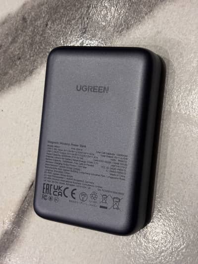 Magnetic wireless power bank