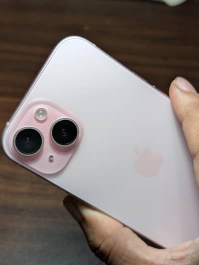 Apple iPhone 15 pink