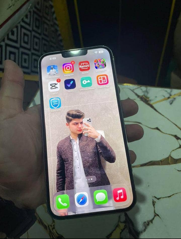 Apple iPhone 13 Pro Max 1