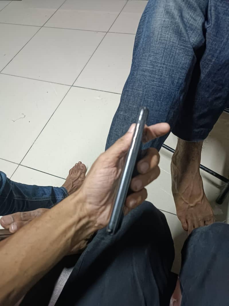 Apple iPhone X 4