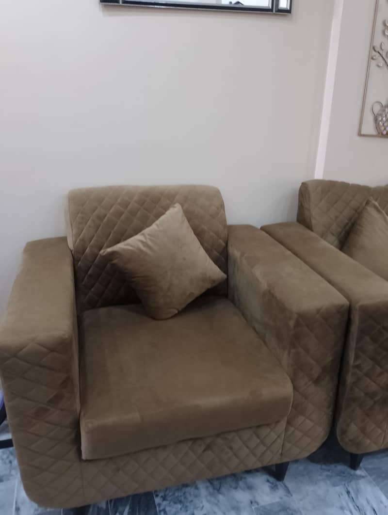 5 seaters sofa 0