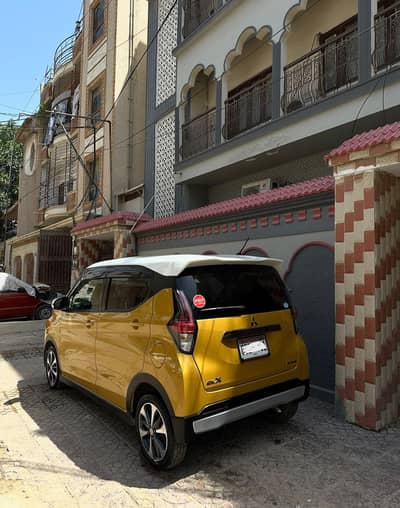 Mitsubishi Ek X hybrid bt than Mira Alto Dayz Move Passo Cultus