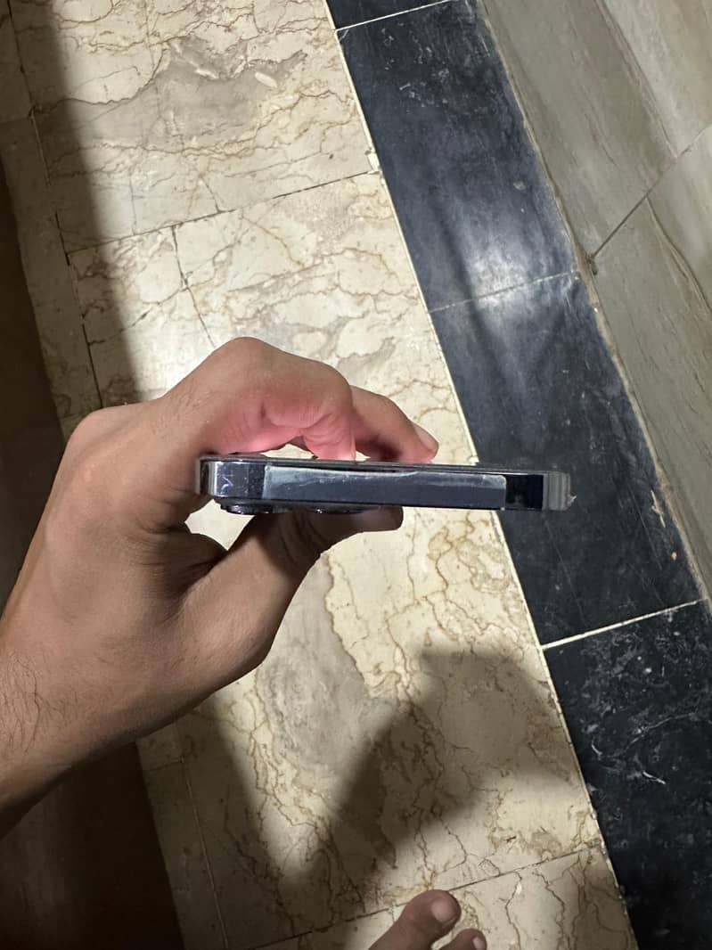 Apple iPhone 13 Pro Max 2