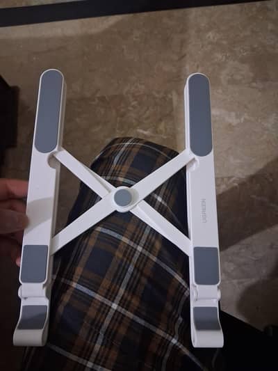 UGreen Foldable X-Frame Stand