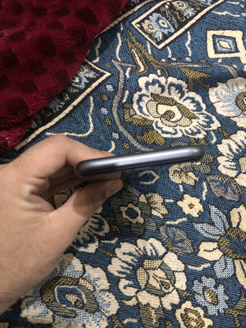 Apple iPhone 11 3