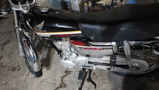 assalam O Alaikum sell my Honda 125 self start 2025 model 22 serial