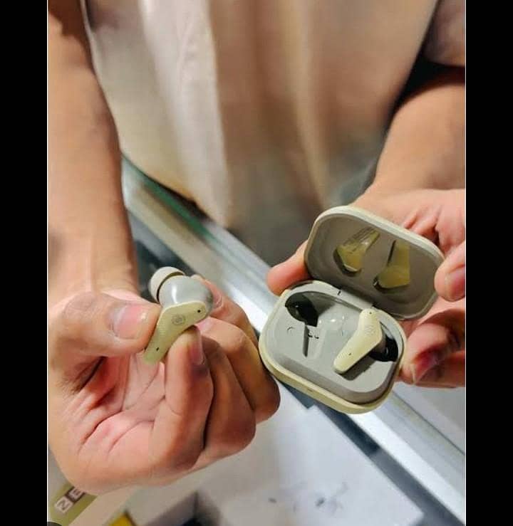 zero gravity earbuds 2