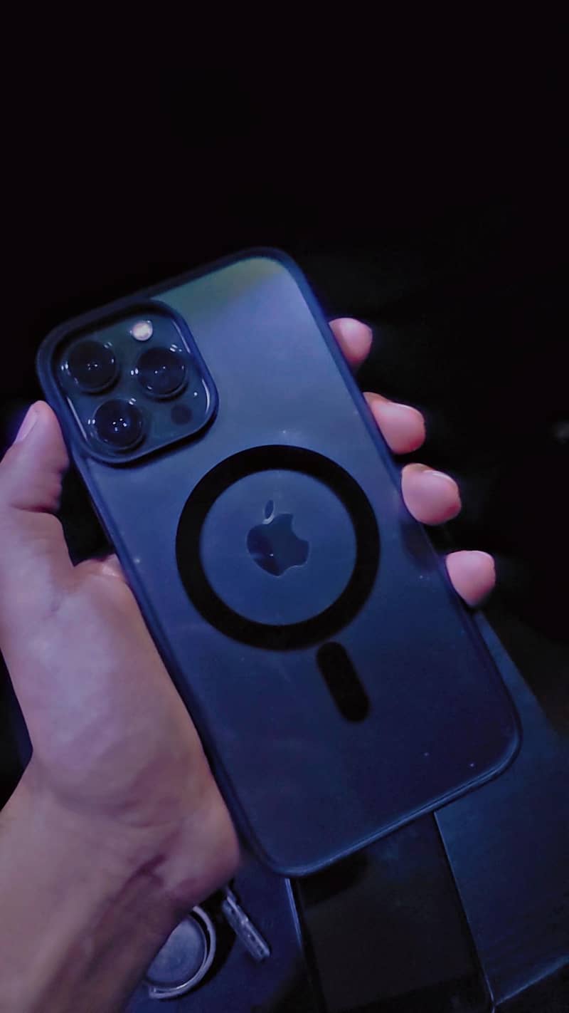 Apple iPhone 13 Pro Max 0