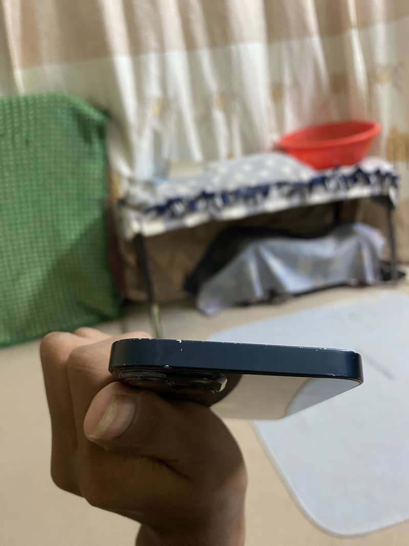 Apple iPhone 13 4