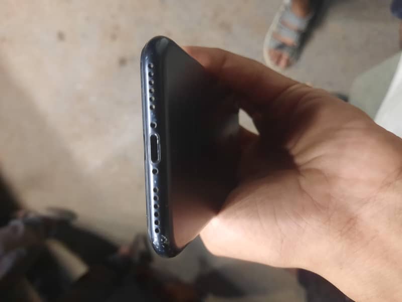Apple iPhone 7 3