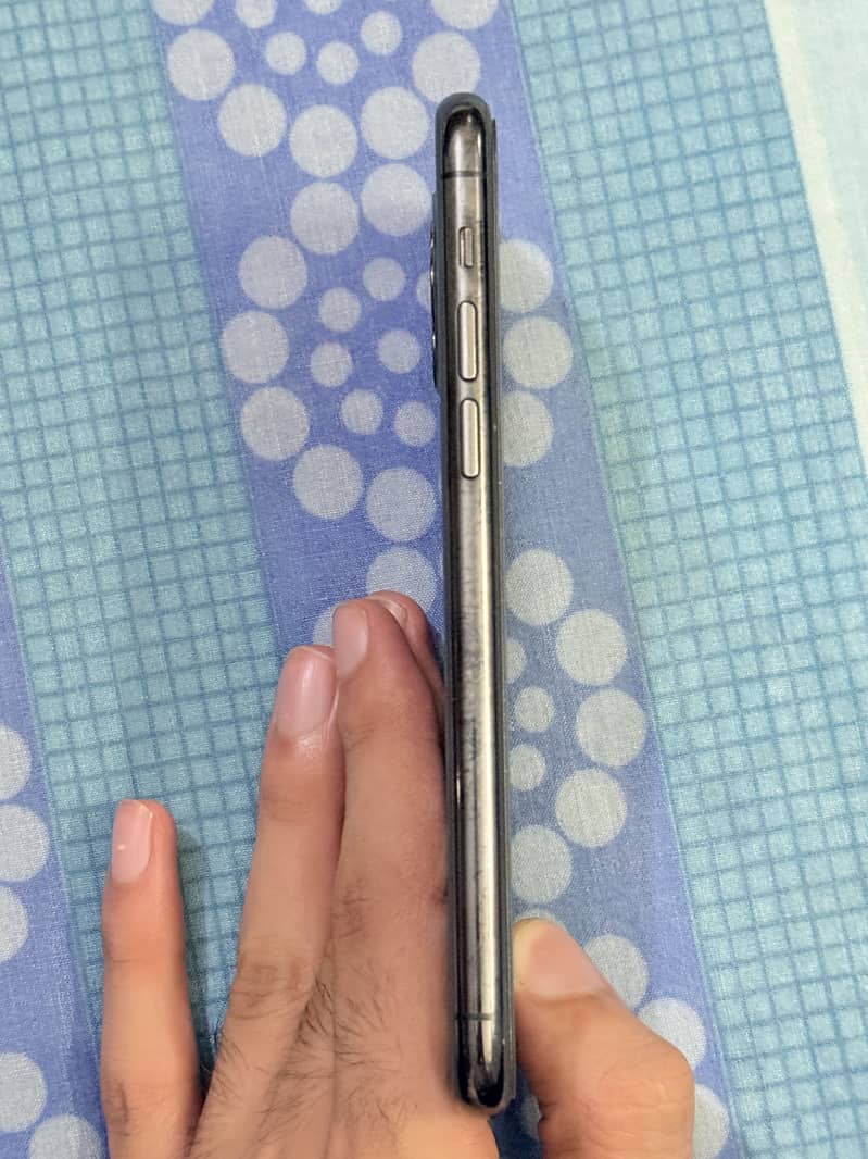 Apple iPhone 11 Pro 2