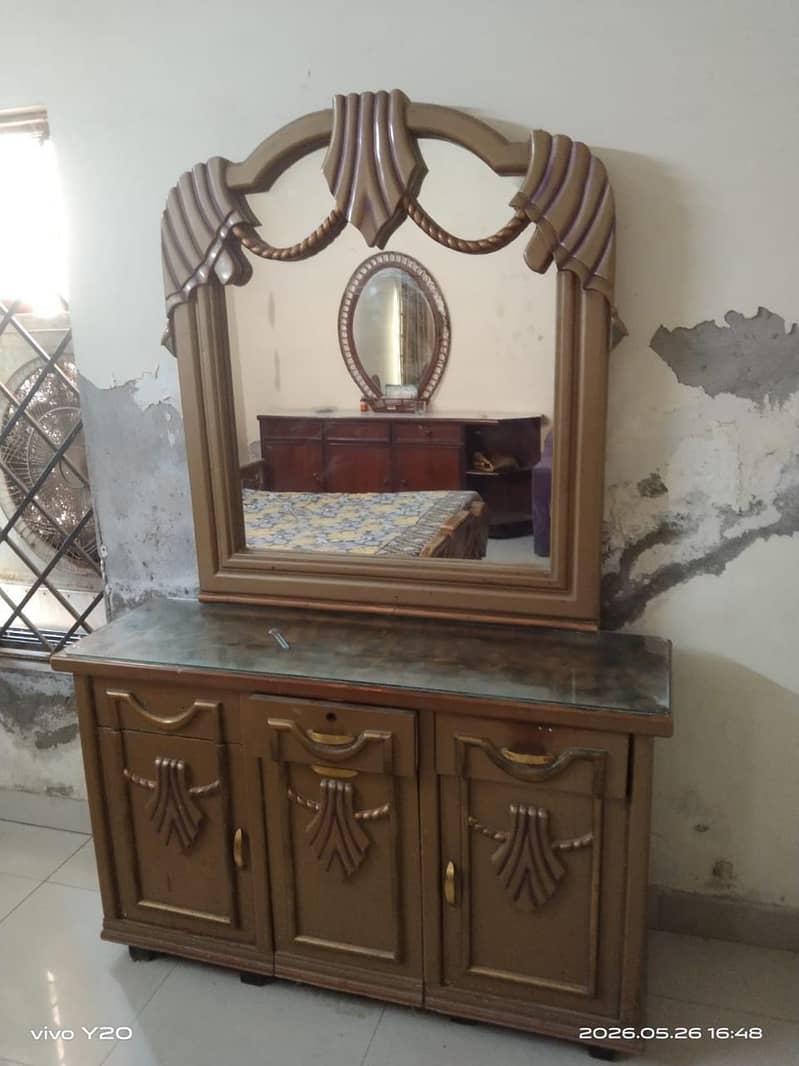 bed and dressing table 0