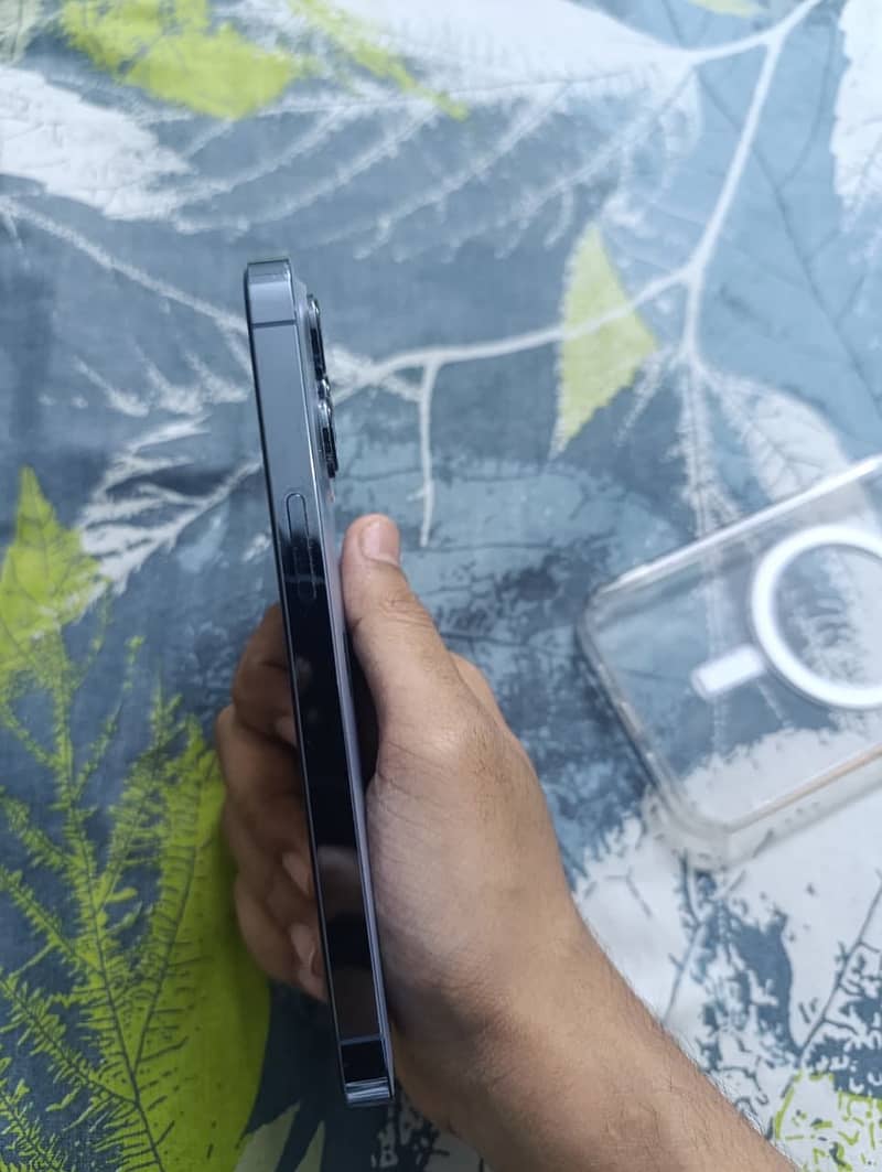 Apple iPhone 13 Pro 3