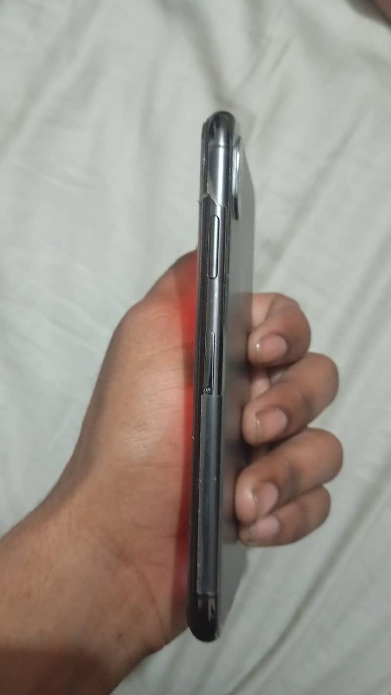 Apple iPhone X 3