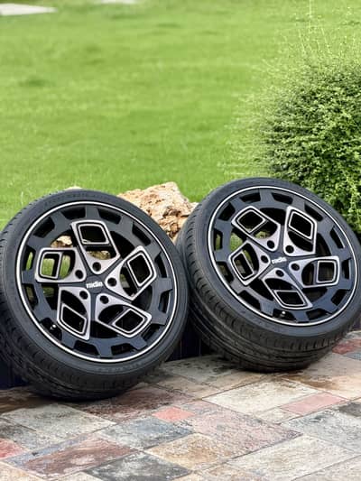 19 inches rid8 Alloy rims with tyres 114 pcd