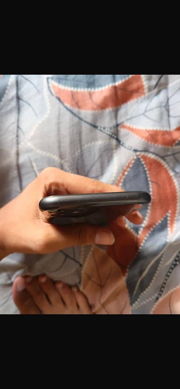 Apple iPhone 11 3