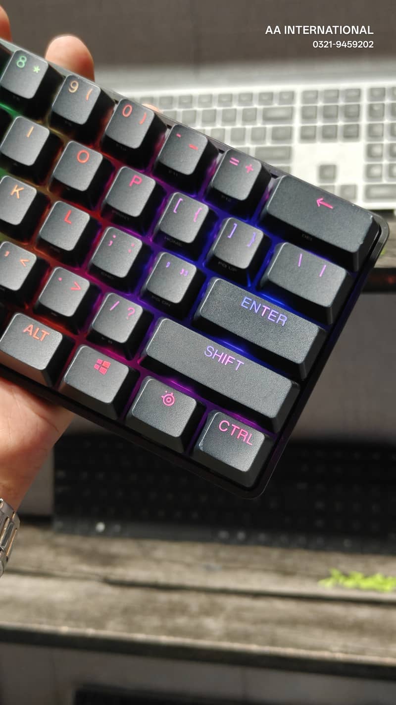 SteelSeries Apex Pro Mini Wireless 60% Mechanical Gaming Keyboard 1
