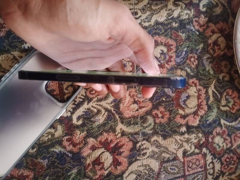 Apple iPhone 12 4