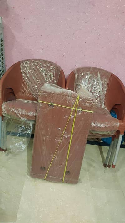 6 pice kursi ha 1 table ha