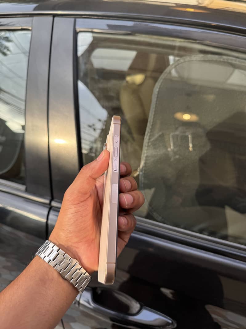 Apple iPhone 16 Pro Max 5