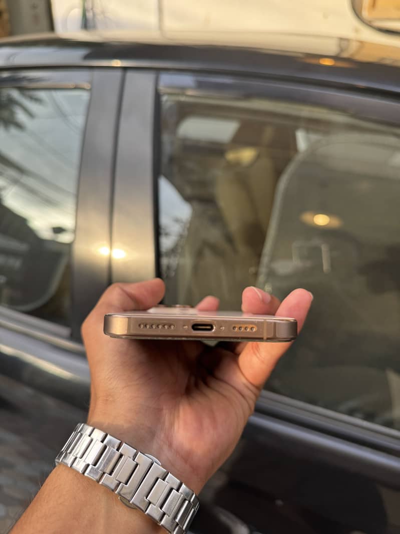 Apple iPhone 16 Pro Max 3