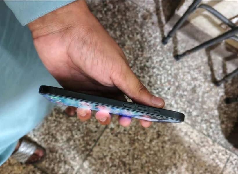 Apple iPhone 15 4