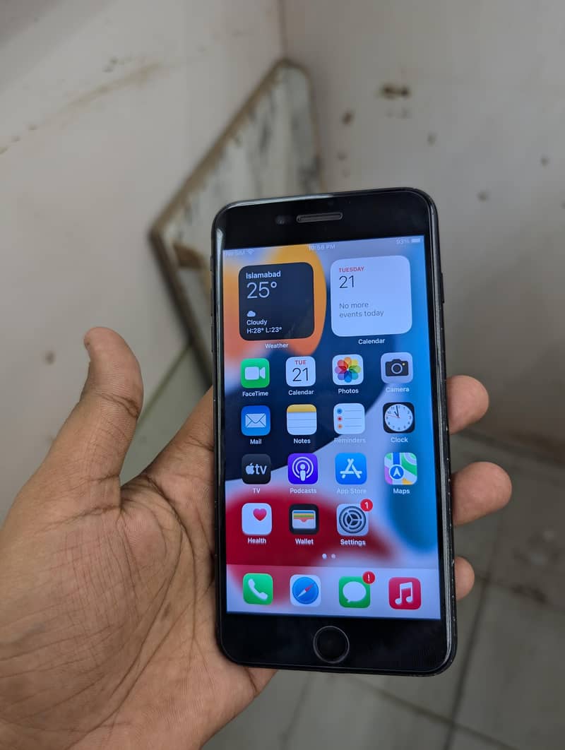Apple iPhone 7 Plus 1